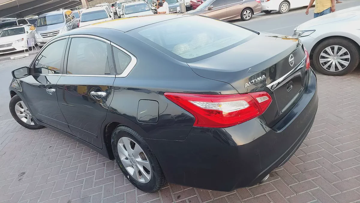 Nissan Altima SV 2016 American Specs - Well Maintained-9-9