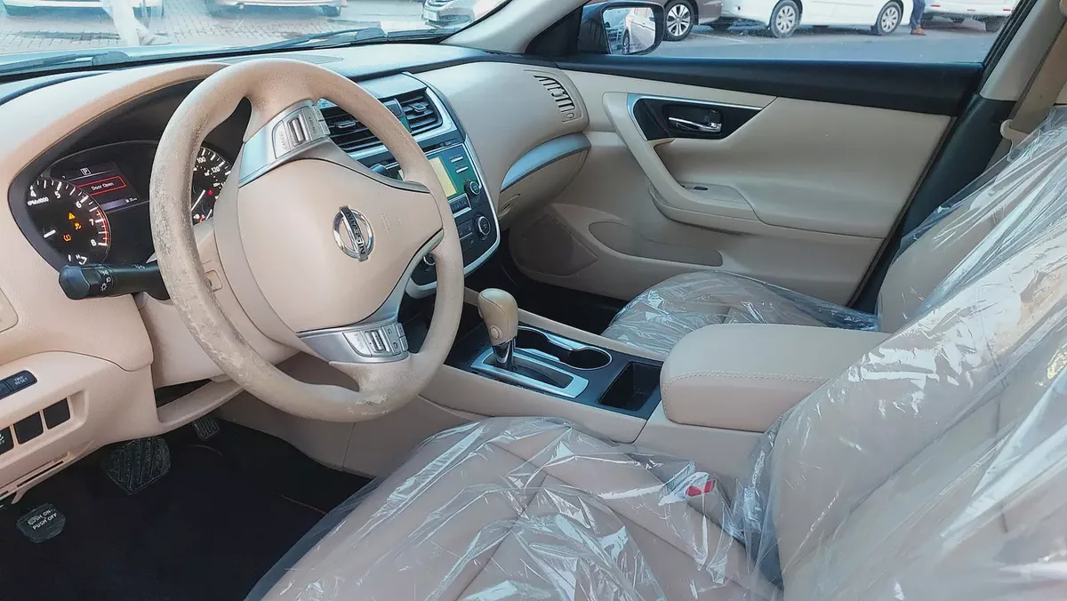 Nissan Altima SV 2016 American Specs - Well Maintained-16-16