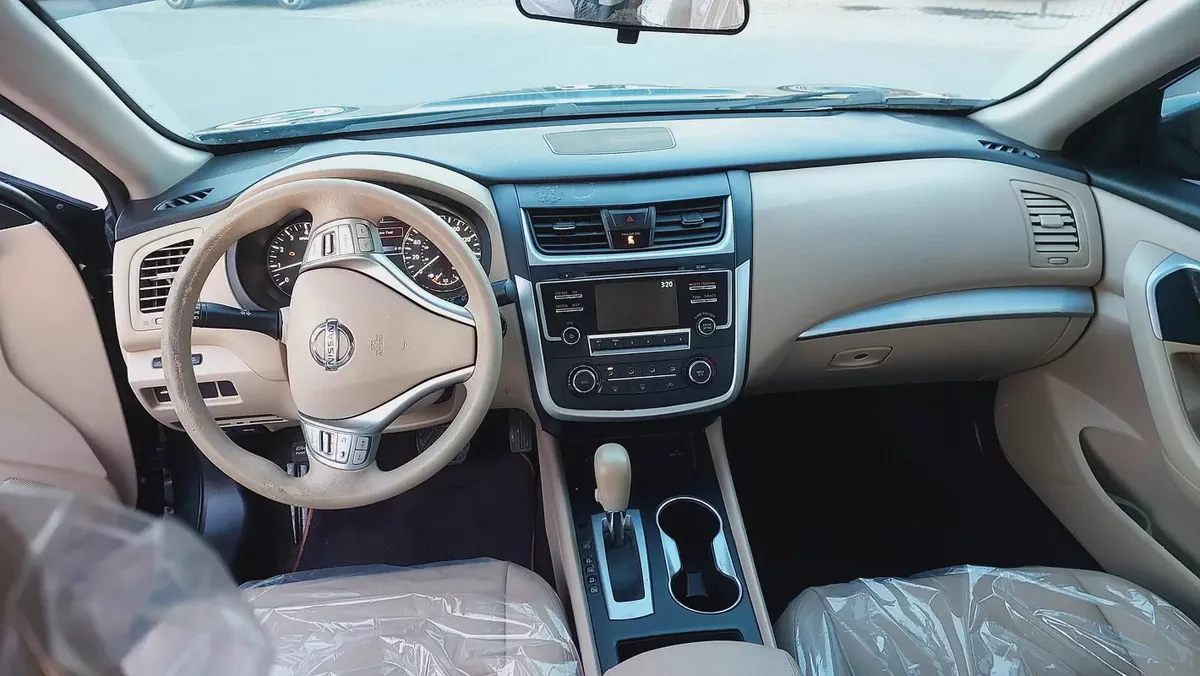 Nissan Altima SV 2016 American Specs - Well Maintained-19-19