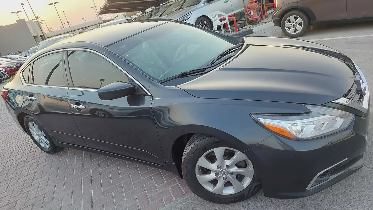 Nissan Altima SV 2016 American Specs - Well Maintained-1-1