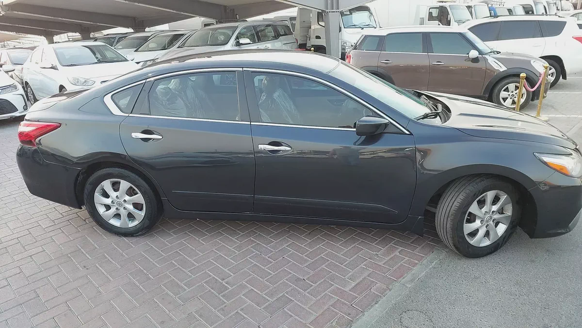 Nissan Altima SV 2016 American Specs - Well Maintained-2-2