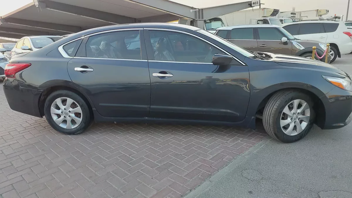Nissan Altima SV 2016 American Specs - Well Maintained-3-3
