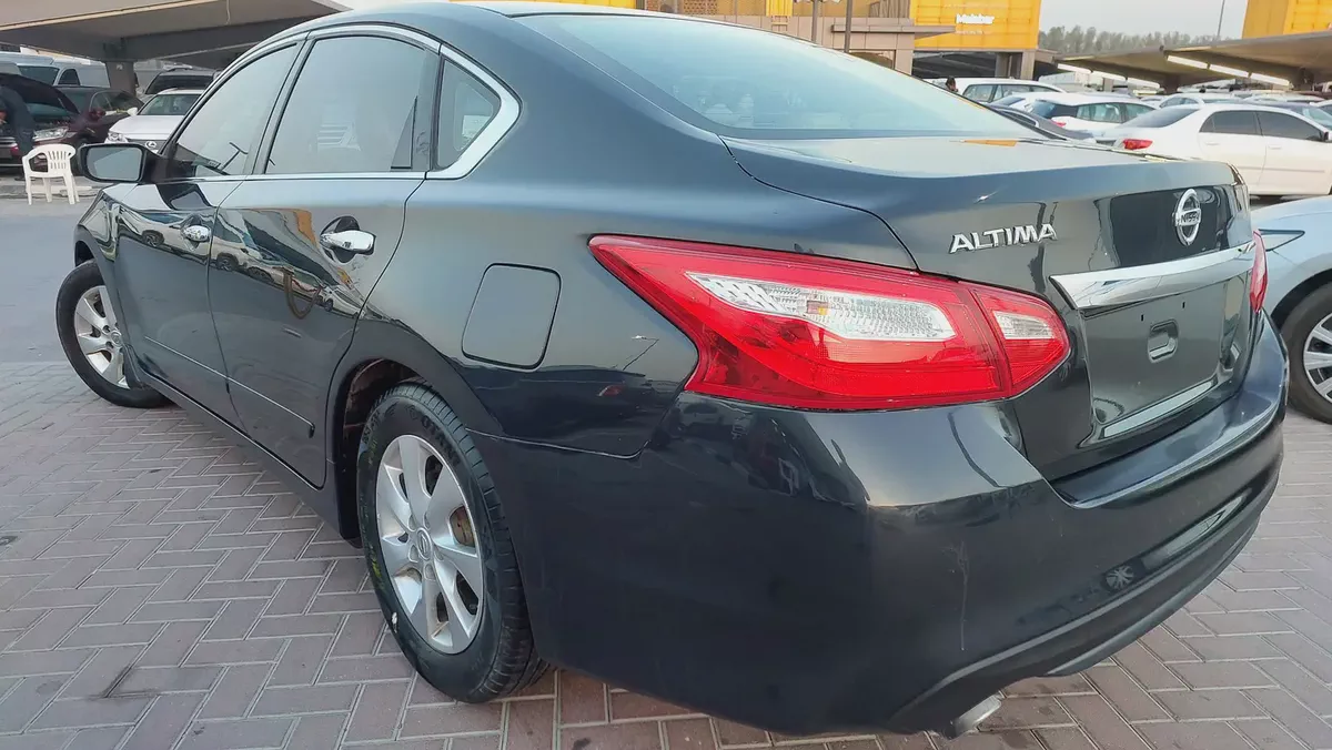 Nissan Altima SV 2016 American Specs - Well Maintained-8-8