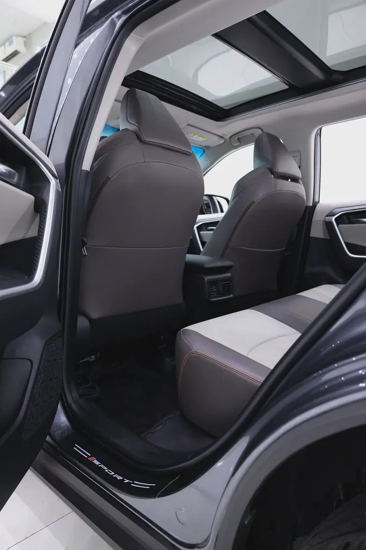 Toyota RAV4 Adventure - GCC - PERFECT CONDITION-10-10