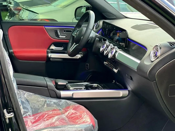 2023 Mercedes-Benz GLB 250 - 7- seats