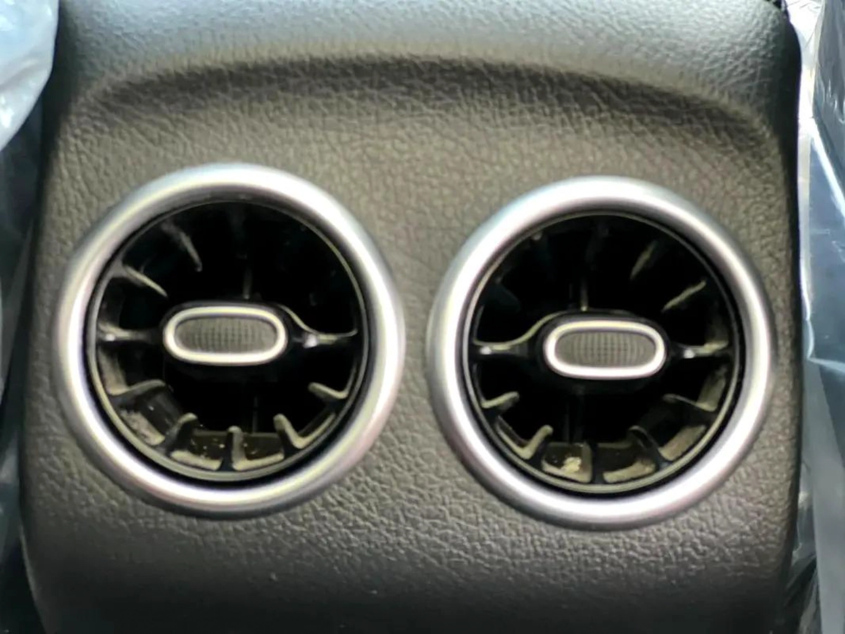 2023 Mercedes-Benz GLB 250 - 7- seats-7-7