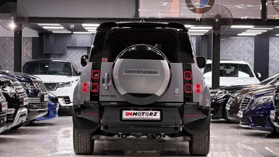 2023 Land Rover Defender 110 HSE P400 | GCC Specs | Low Mileage-2