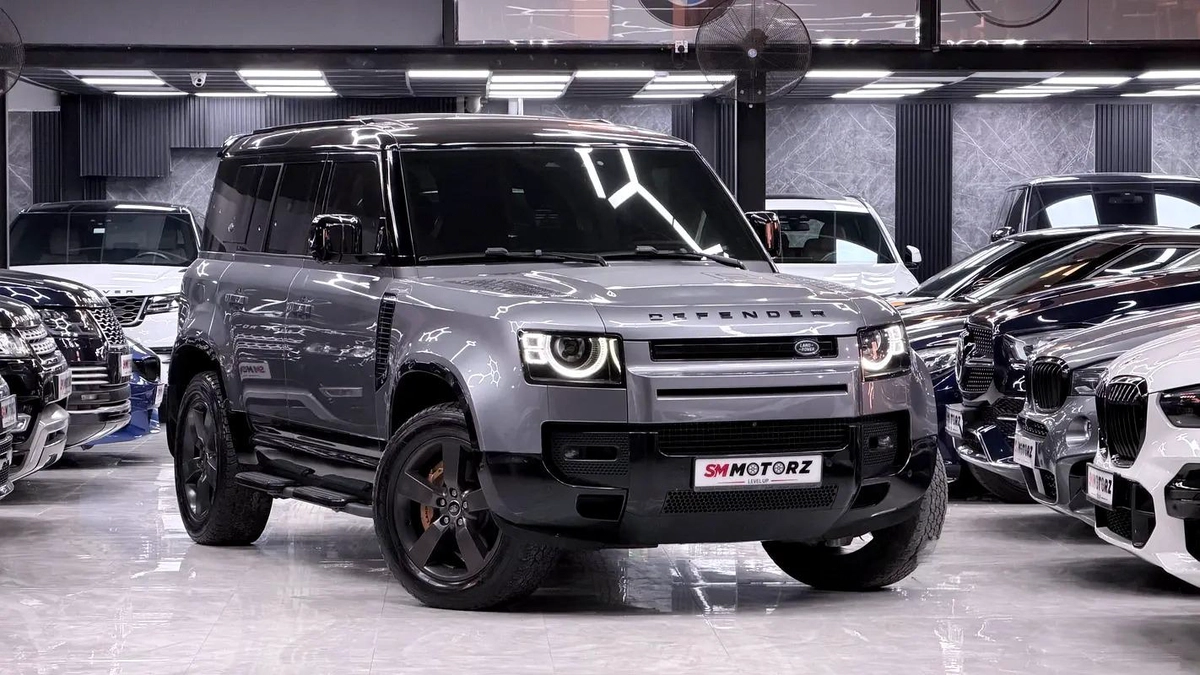 2023 Land Rover Defender 110 HSE P400 | GCC Specs | Low Mileage-10-10