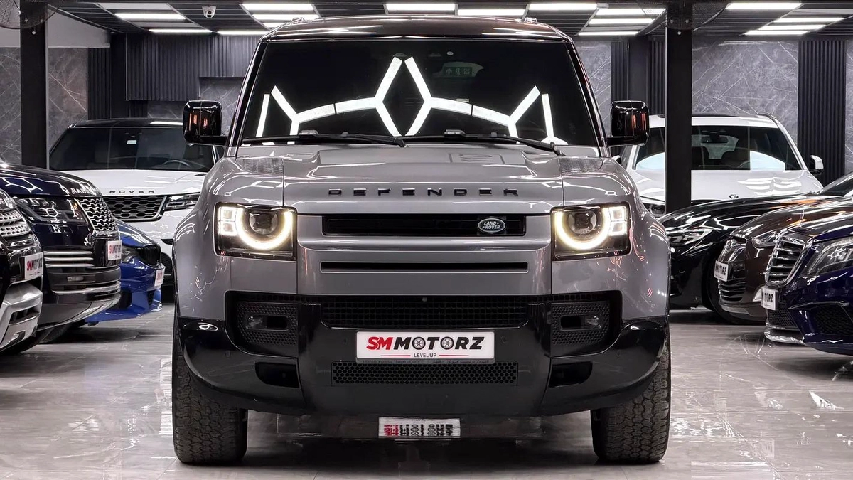 2023 Land Rover Defender 110 HSE P400 | GCC Specs | Low Mileage-8-8
