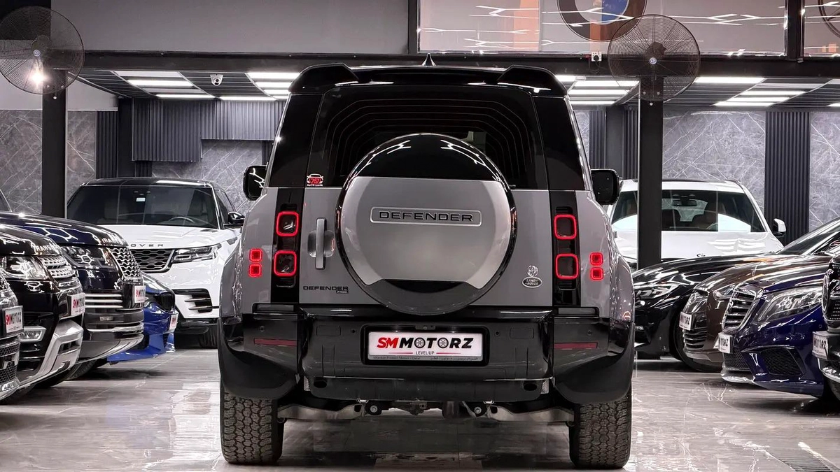 2023 Land Rover Defender 110 HSE P400 | GCC Specs | Low Mileage-2-2