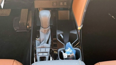 Toyota Camry LIMITED HEV-9