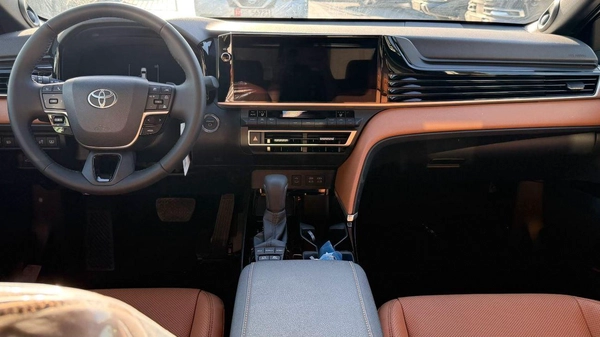 Toyota Camry LIMITED HEV