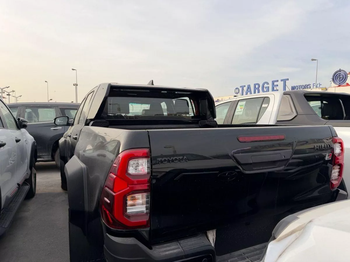 Toyota Hilux-1-0
