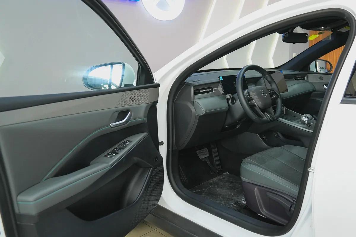 2025 - BYD DMi PLUS - BRAND NEW! for 55,000.00 AED-8-8