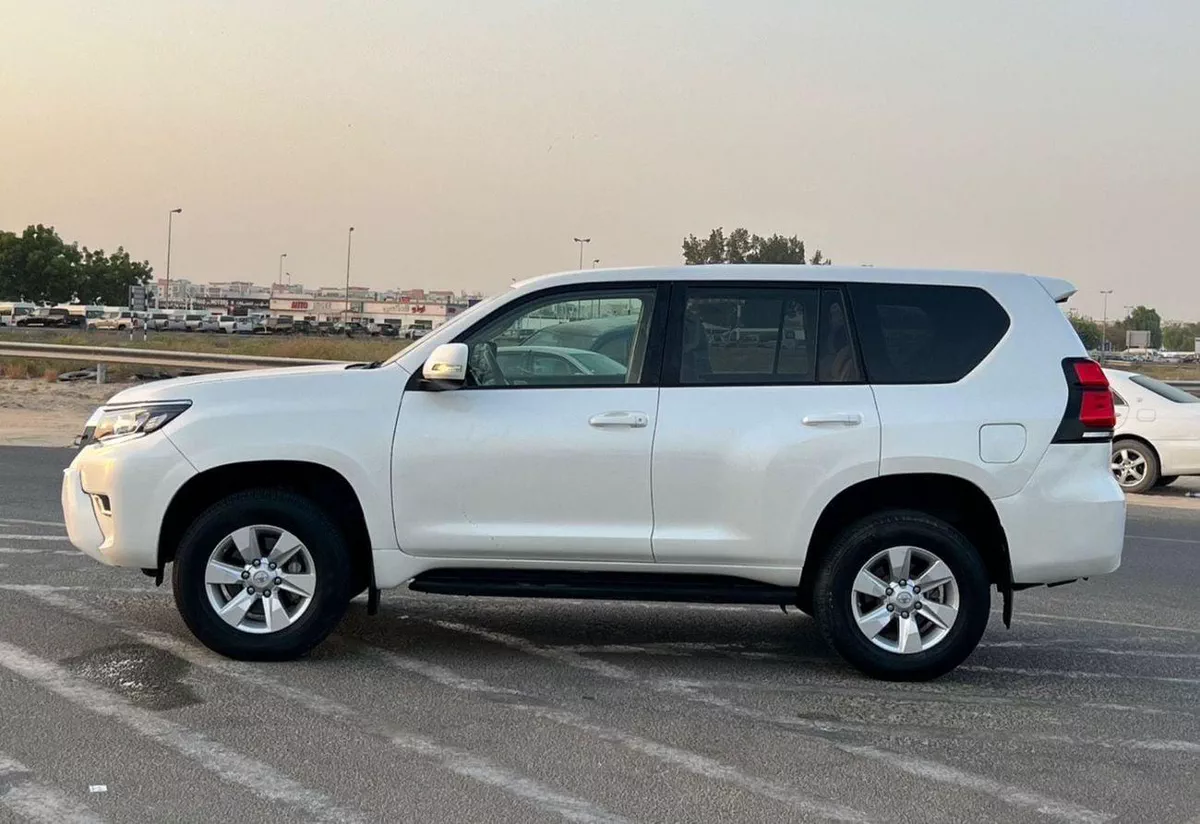 Toyota Prado TX-L 2023  Toyota Prado TX 2.7L V4- AWD 4x4 - No accident  Rear  Sensor --6-0