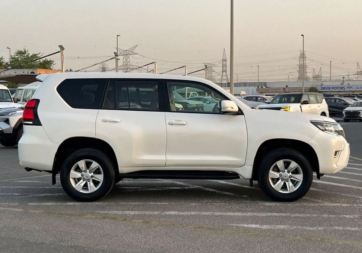 Toyota Prado TX-L 2023  Toyota Prado TX 2.7L V4- AWD 4x4 - No accident  Rear  Sensor --7-0