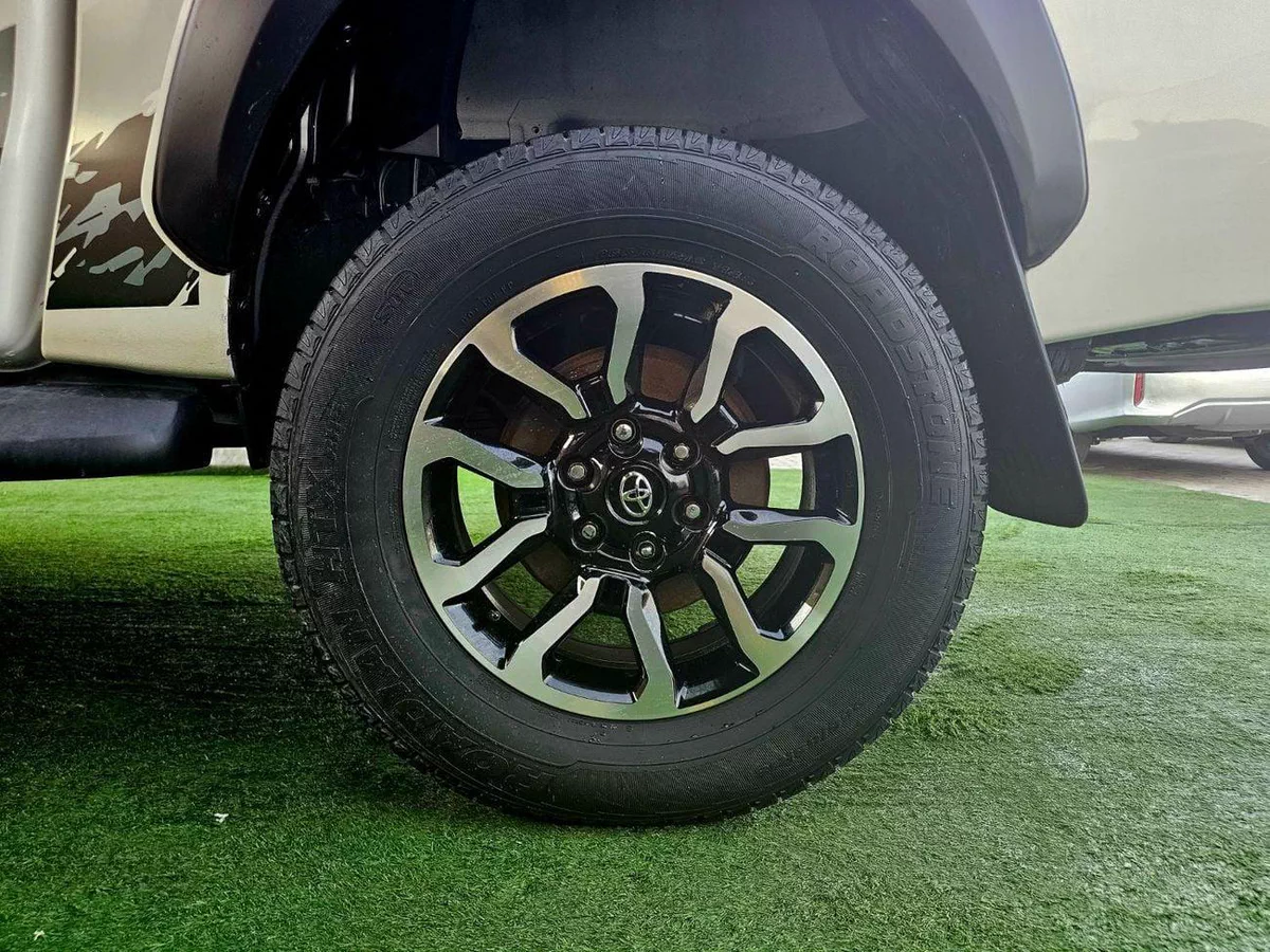 Toyota Hilux GLX PATROL/ AUTO GEAR/ WIDE BODY / AUTO WINDOWS / FULL OPTION-5-0