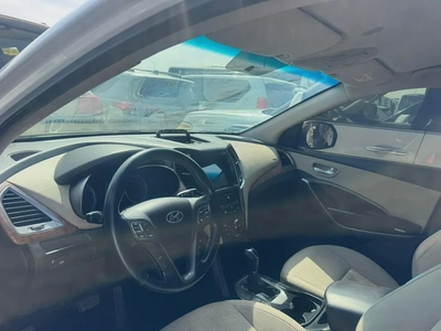 Hyundai Santa’s 2014 white color GcC calen car-1