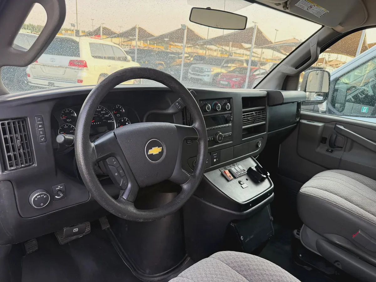 Chevrolet Express 2016 white van 3500-5-5