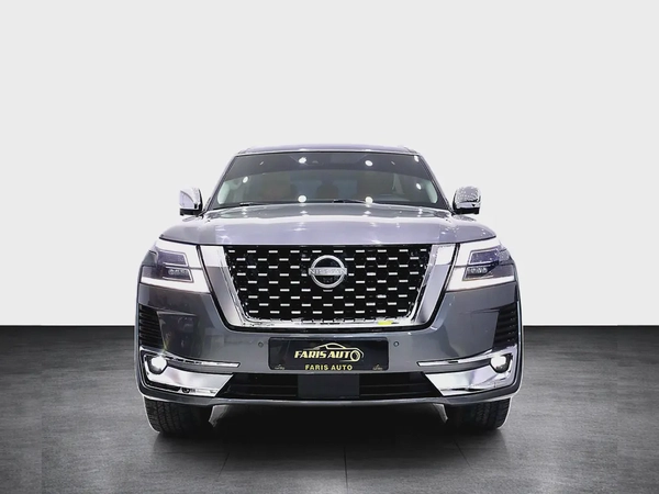 NISSAN PATROL V8 LE PLATINUM GCC FULLY LOADED + STARLIGHT + REAR ENTERTAINMENT + SIDE STEPS