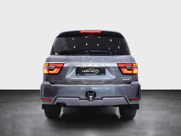 NISSAN PATROL V8 LE PLATINUM GCC FULLY LOADED + STARLIGHT + REAR ENTERTAINMENT + SIDE STEPS