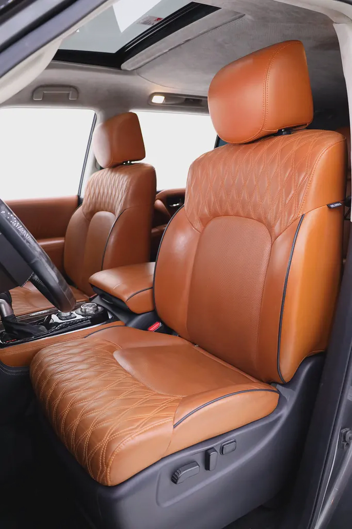 NISSAN PATROL V8 LE PLATINUM GCC FULLY LOADED + STARLIGHT + REAR ENTERTAINMENT + SIDE STEPS-5-5