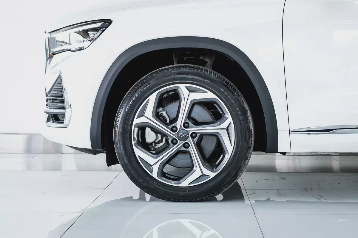 GEELY WARRANTY 2028 / 150,000 KM | 2.0 | MOONROOF | LEATHER | GCC | AED 1330 PM-7-7