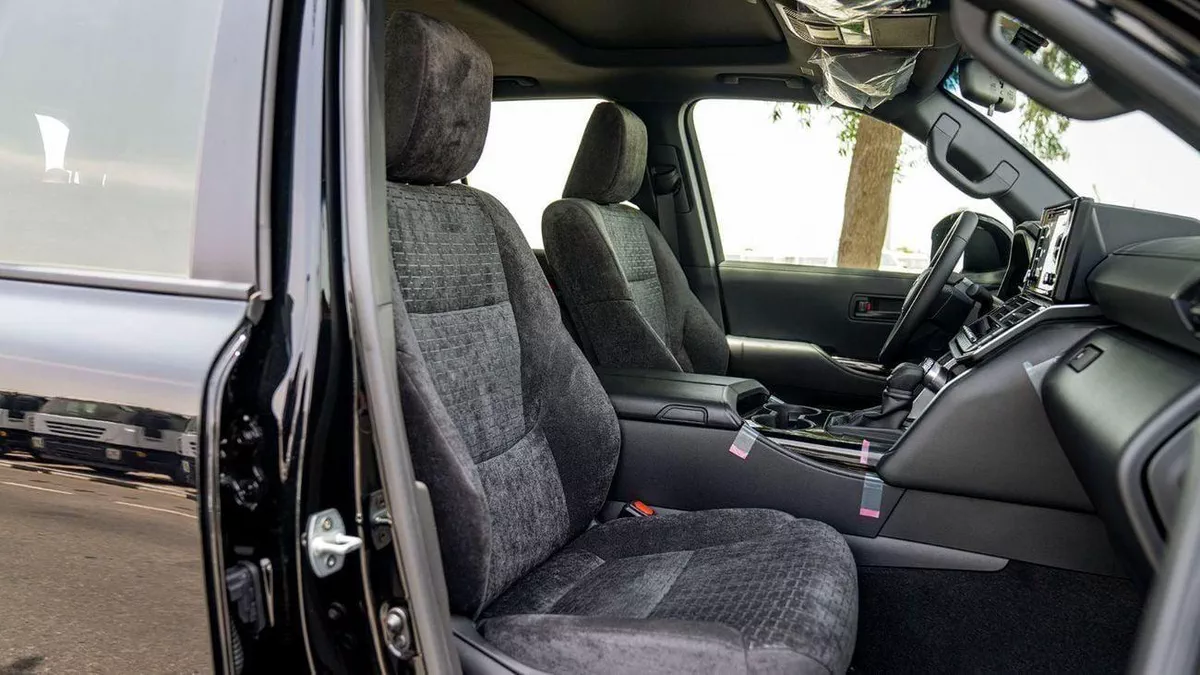 Toyota Land Cruiser GXR LC GXR 3.3D\(LHD) TOYOTA LAND CRUISER LC300 GXR 3.3D AT MY2025 – BLACK-18-0