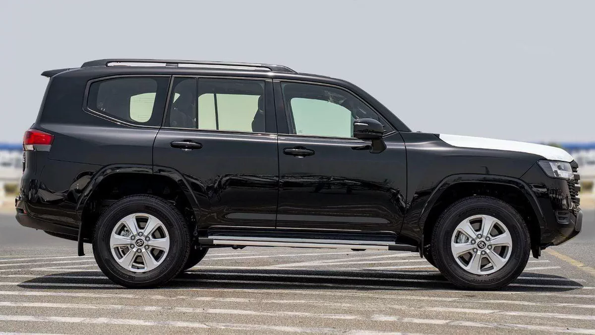 Toyota Land Cruiser GXR LC GXR 3.3D\(LHD) TOYOTA LAND CRUISER LC300 GXR 3.3D AT MY2025 – BLACK-3-0