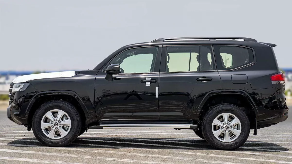 Toyota Land Cruiser GXR LC GXR 3.3D\(LHD) TOYOTA LAND CRUISER LC300 GXR 3.3D AT MY2025 – BLACK-4-0