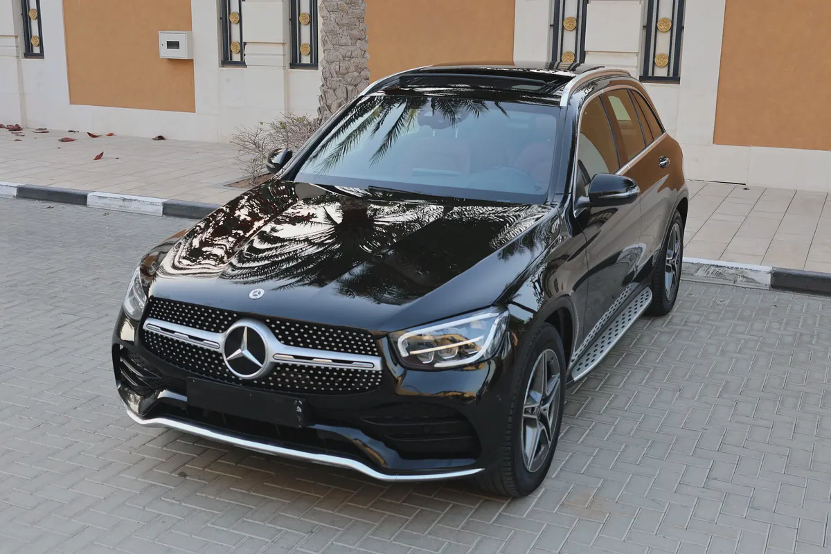 GLC200 AMG - GCC SPECS - UNDER WARRANTY - FULL SERVICE HISTORY - ACCIDENT FREE-2-2