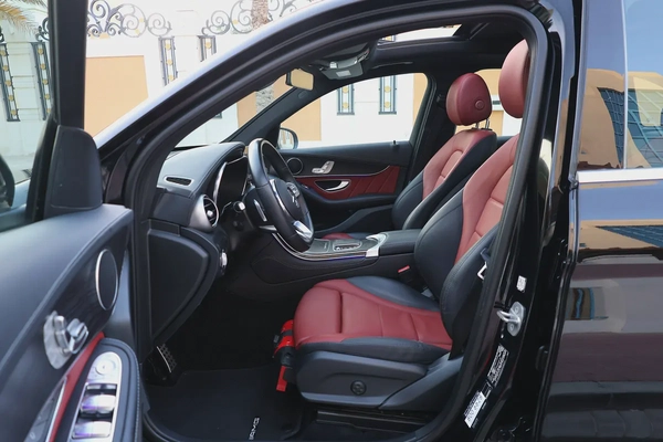 GLC200 AMG - GCC SPECS - UNDER WARRANTY - FULL SERVICE HISTORY - ACCIDENT FREE