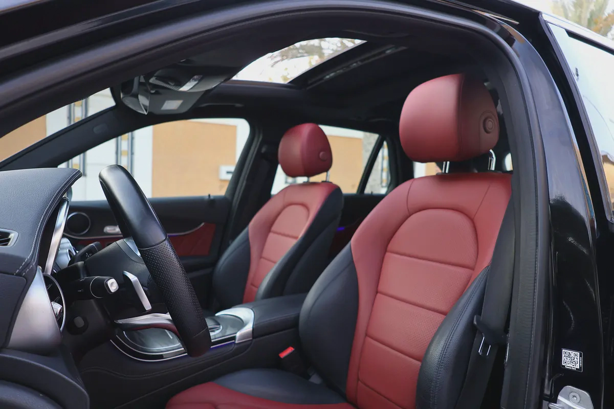 GLC200 AMG - GCC SPECS - UNDER WARRANTY - FULL SERVICE HISTORY - ACCIDENT FREE-12-12