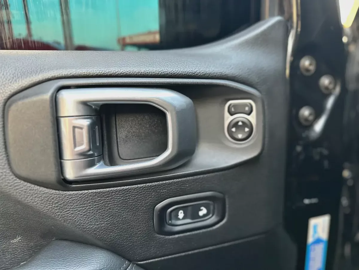 Jeep Wrangler Sahara Unlimited 2020 GCC Specs-9-9