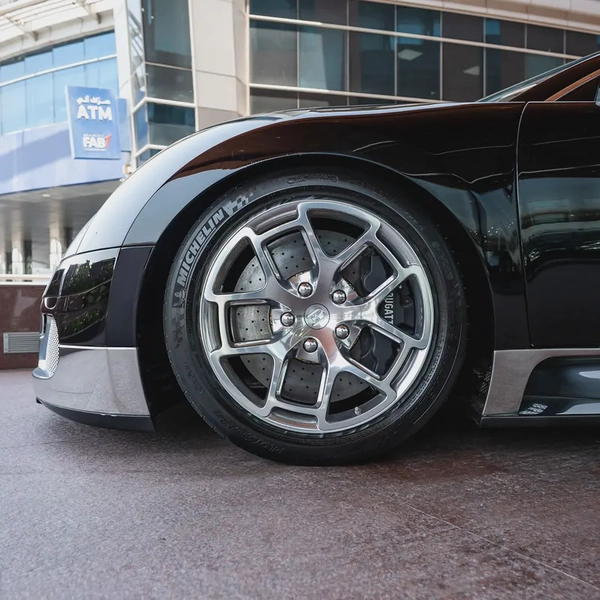 2010 BUGATTI  VERYON NOCTURNE GCC  DONE ONLY 4000KM WITH 2 YEARS  SERVICE CONTRACT