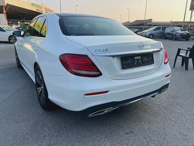 2017 Mercedes-Benz E-Class E 300 GCC Specs - Excellent Condition-4