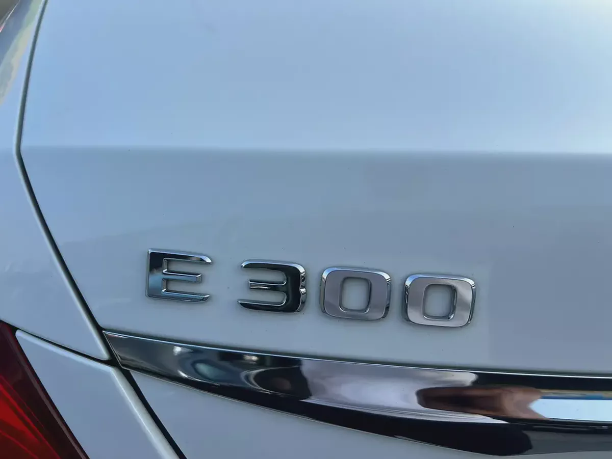 2017 Mercedes-Benz E-Class E 300 GCC Specs - Excellent Condition-7-7