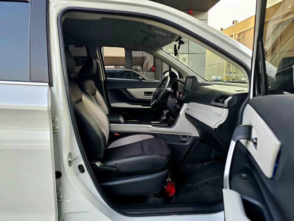 Toyota Veloz GLX VELOZ / GCC / ORIGINAL PAINT / SERVICE HISTORY / LOW MILEAGE-13-0