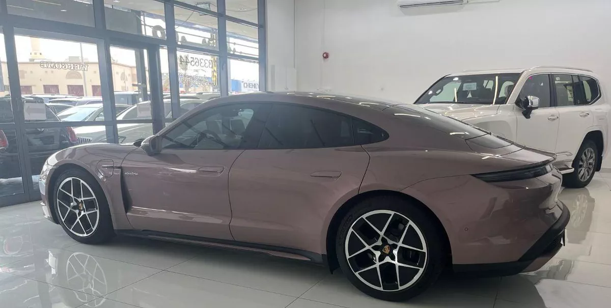 Porsche Taycan STANDARD As good as new-4-0