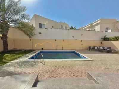 Spacious 5BR Villa | Prime Jumeirah 1 | Family Home | Huge Layout-1