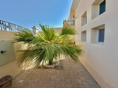 Spacious 5BR Villa | Prime Jumeirah 1 | Family Home | Huge Layout-2