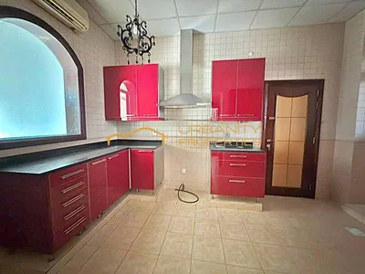 Spacious 5BR Villa | Prime Jumeirah 1 | Family Home | Huge Layout-7