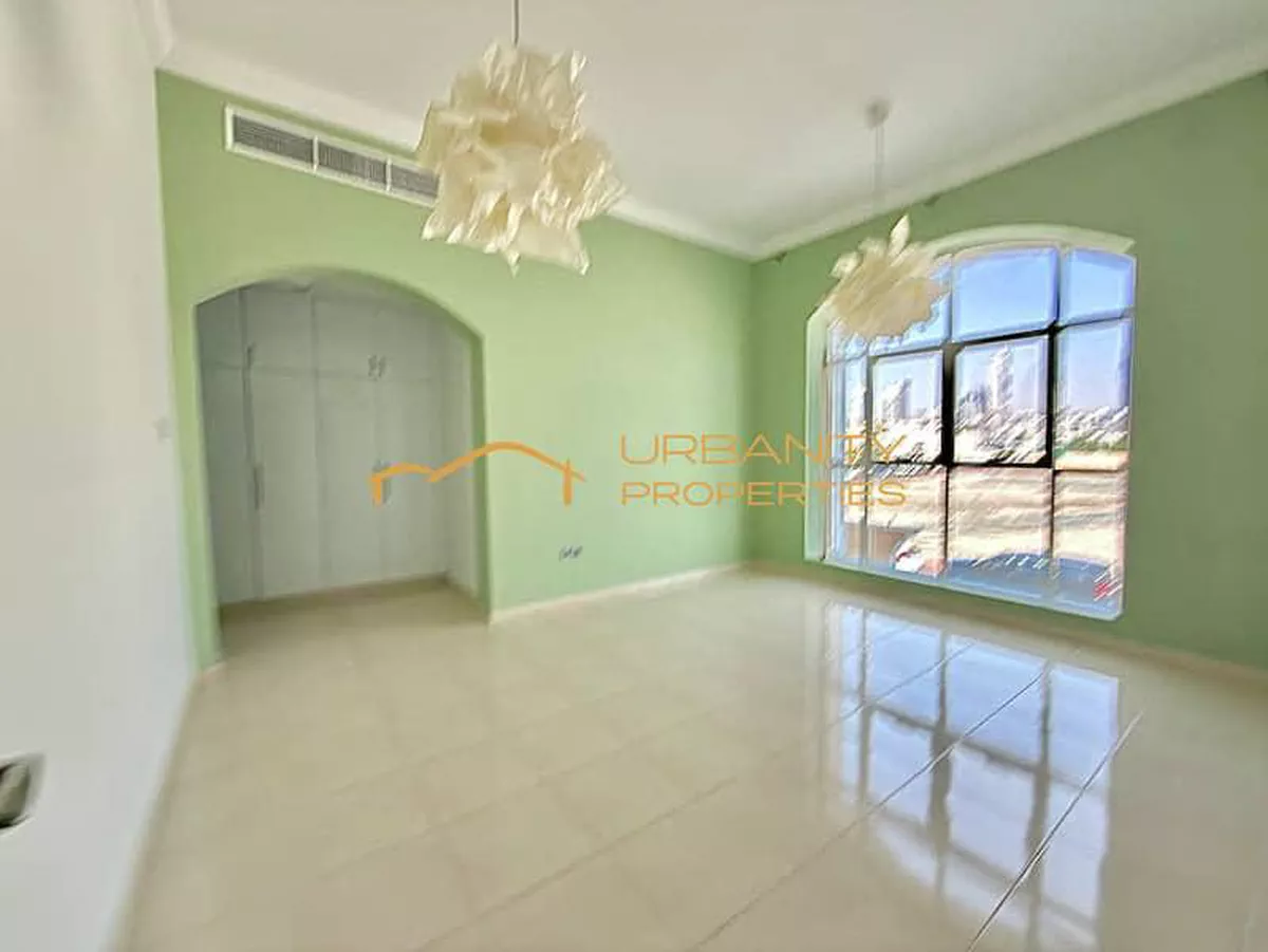 Spacious 5BR Villa | Prime Jumeirah 1 | Family Home | Huge Layout-4-4