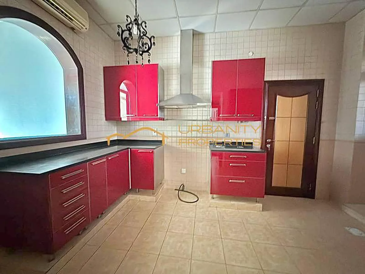 Spacious 5BR Villa | Prime Jumeirah 1 | Family Home | Huge Layout-7-7
