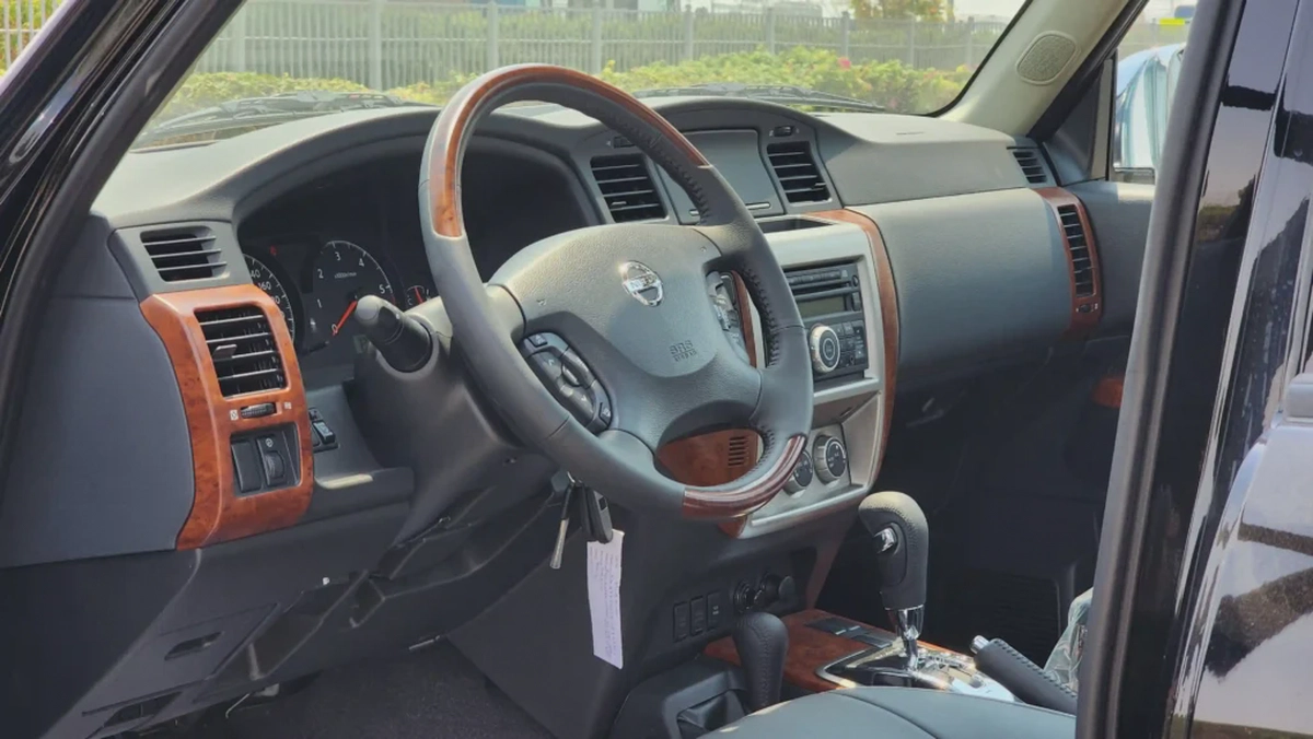 2024 Nissan Patrol Safari GRX 4X4 (Black)-7-7