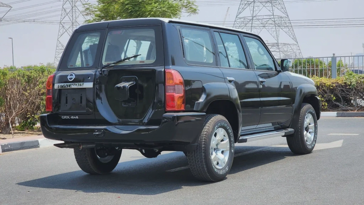 2024 Nissan Patrol Safari GRX 4X4 (Black)-10-10