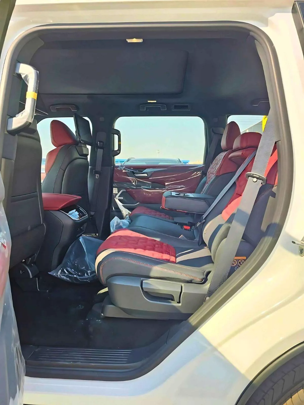 Nissan Patrol NISSAN PATROL SE PLATINUM || FULL OPTION | PETROL AT 3.8L V6 4WD (CODE # NPSEP) PLATINUM WHITE 2026-12-0
