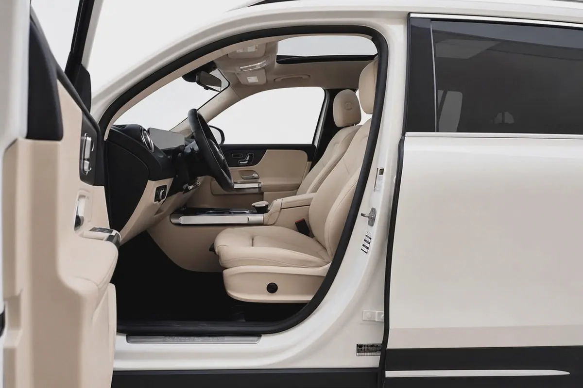 Mercedes GLB 250 4MATIC 2023 l US Specs l 1 Keys l AED 1,870 / Monthly-7-7