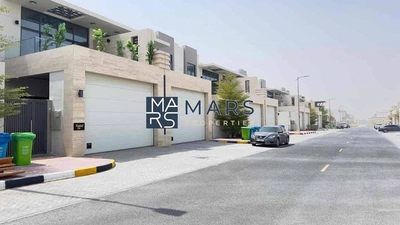 Stunning 4-Bedrooms, 5-Bathrooms Home in Tilal City-3