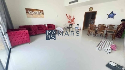 Stunning 4-Bedrooms, 5-Bathrooms Home in Tilal City-5